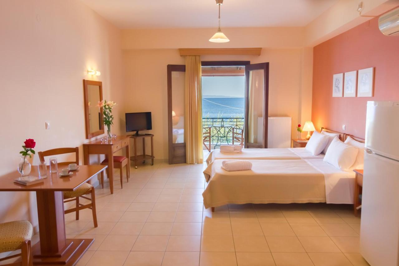 Hotel Polichni Leonídion Esterno foto