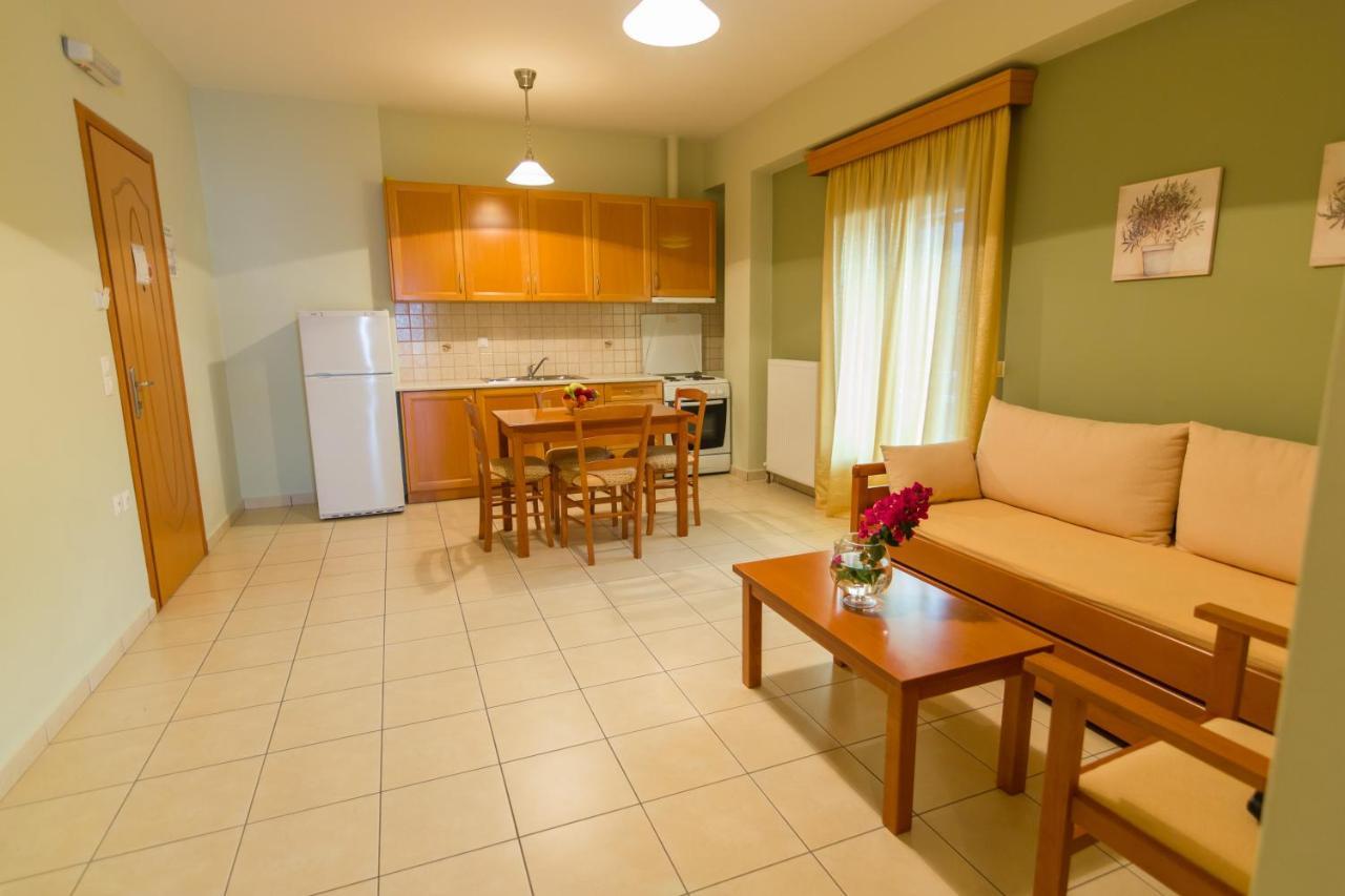 Hotel Polichni Leonídion Esterno foto