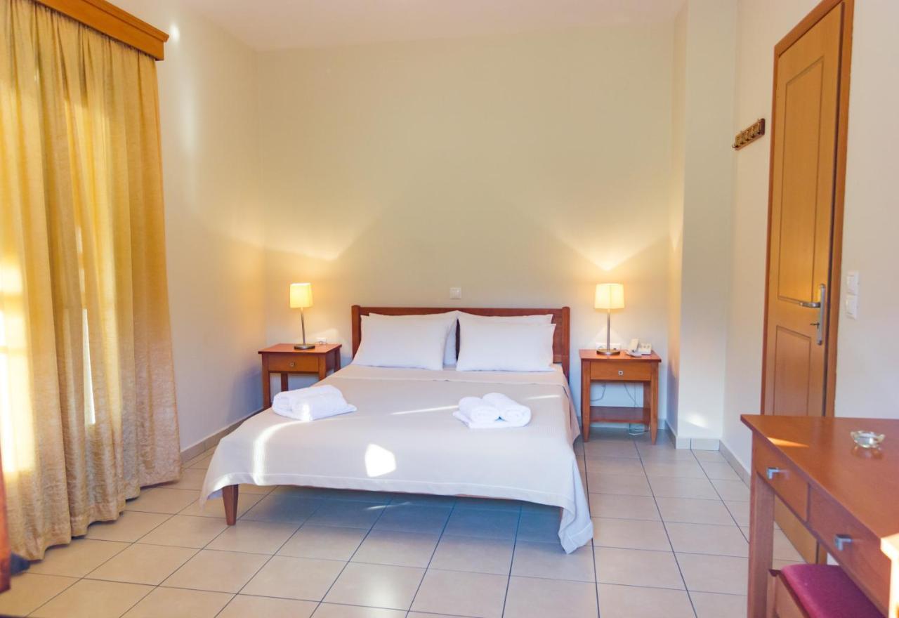 Hotel Polichni Leonídion Esterno foto