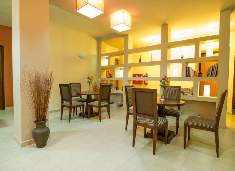 Hotel Polichni Leonídion Esterno foto