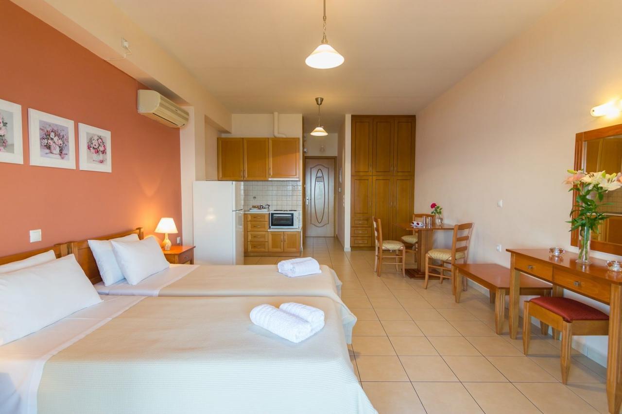 Hotel Polichni Leonídion Esterno foto