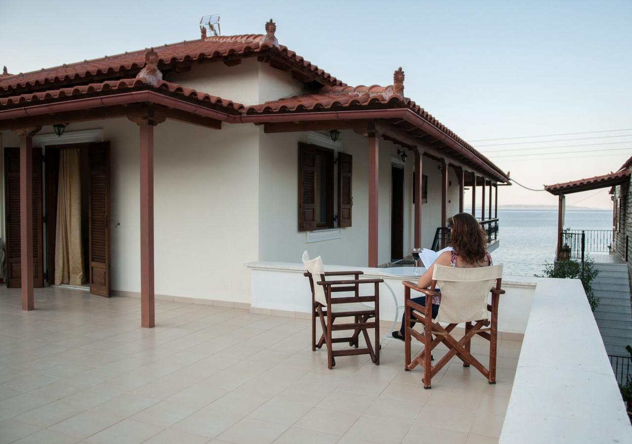 Hotel Polichni Leonídion Esterno foto